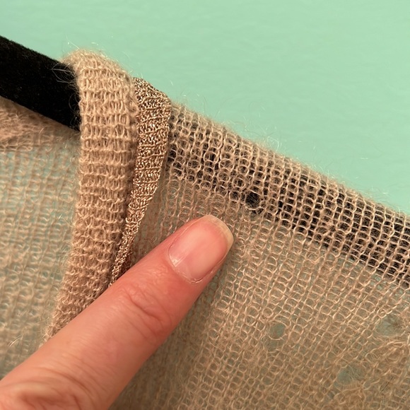 Dainty Taupe Cropped Cardigan with Opalescent Buttons, size S/M - Picture 5 of 6